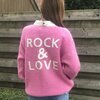 Pull rock & love in roze
