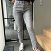 Mom jeans vs miss in grijs