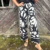 Losse broek met elastiek in zwart wit