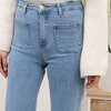 Flare jeans met zakjes aan de voorkant in mid blauw