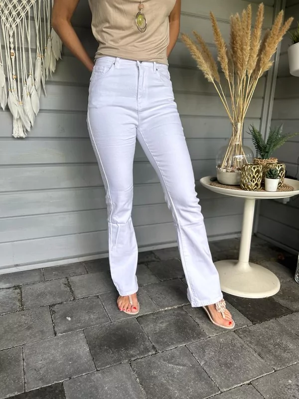 Flare jeans in wit