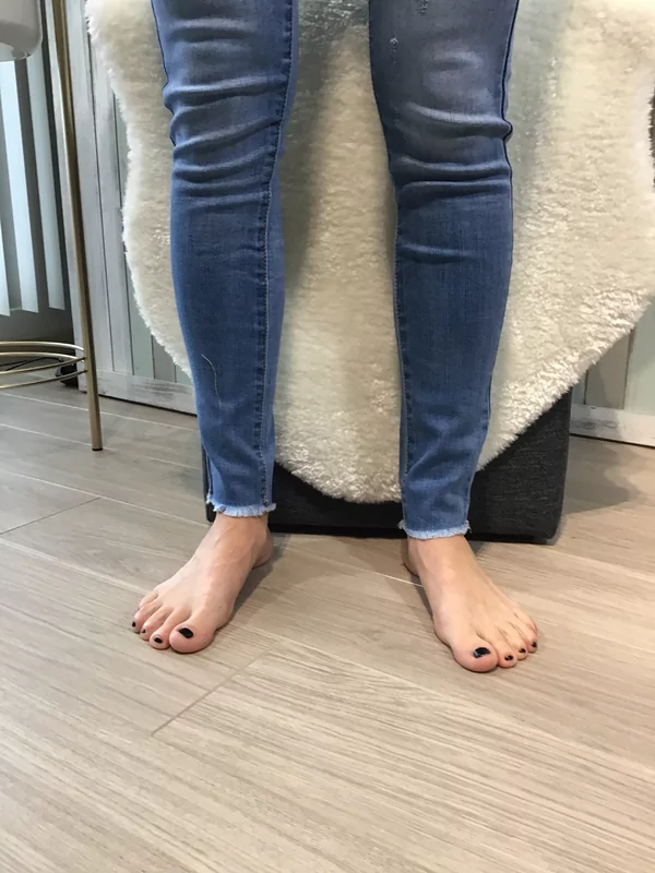 Jeans licht blauwe met rafeltjes onderkant hoge taille