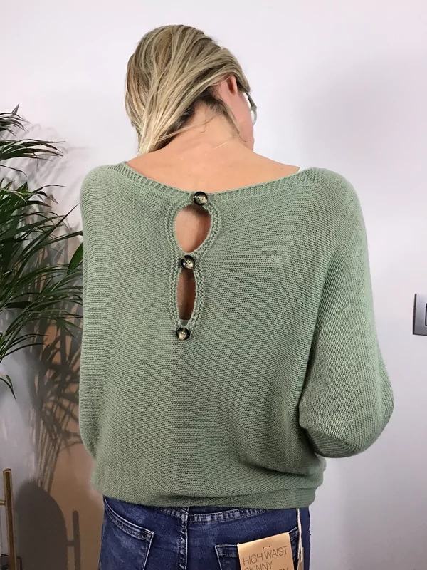 Pull kaki met 3 knoopjes op de rug