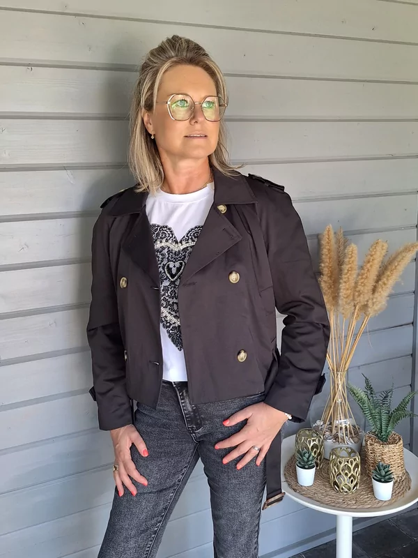Trench coat in zwart