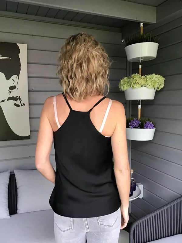 Topje haltermodel zwart