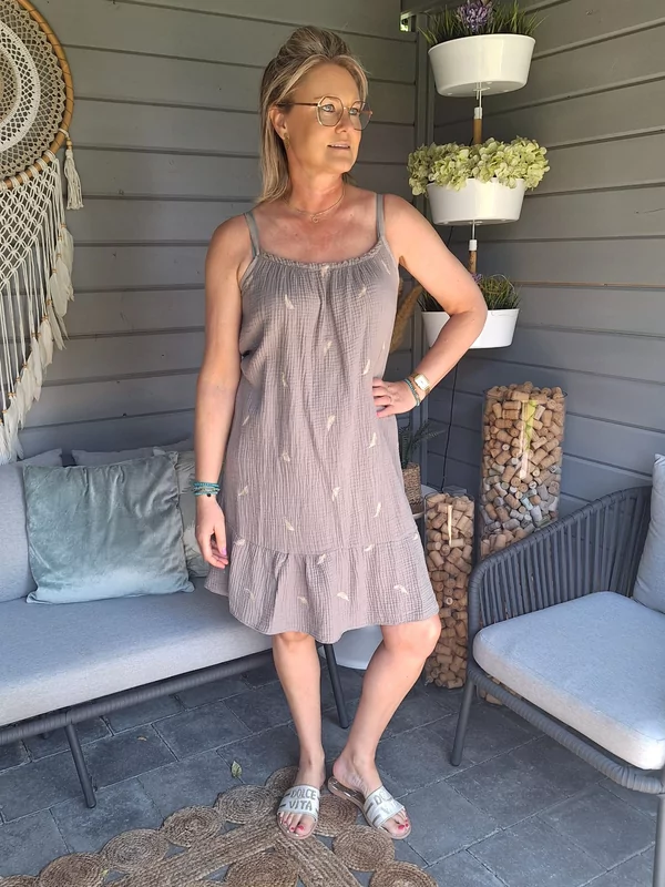 Taupe kleedje in 100 % soft katoen
