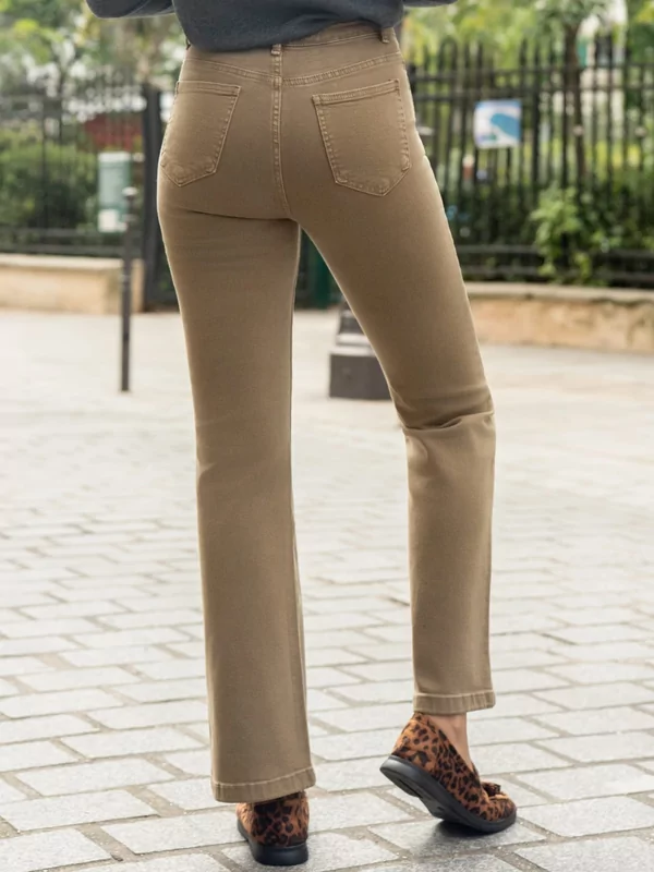 Flaired jeans in taupe