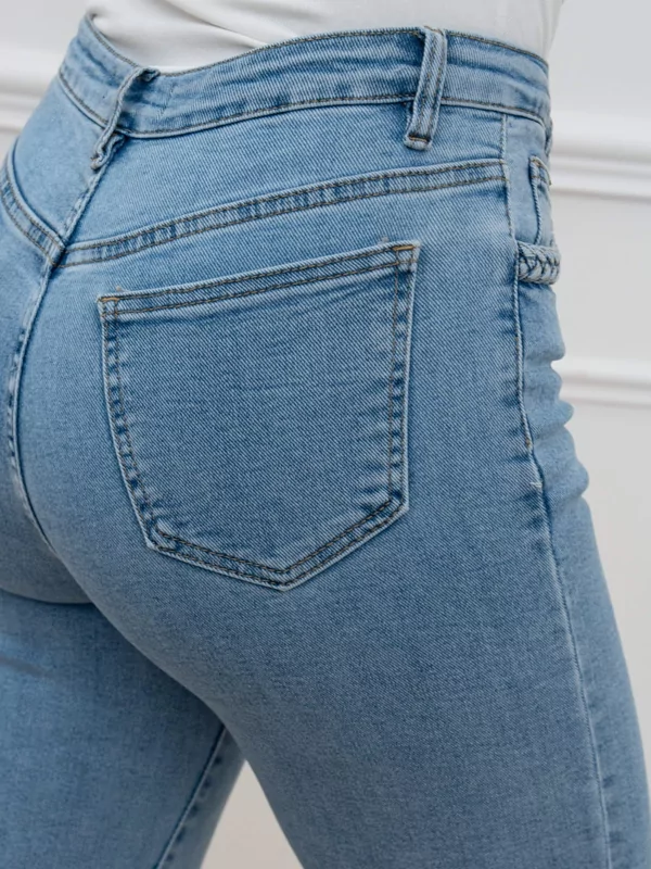 Flaired jeans in mid blauw