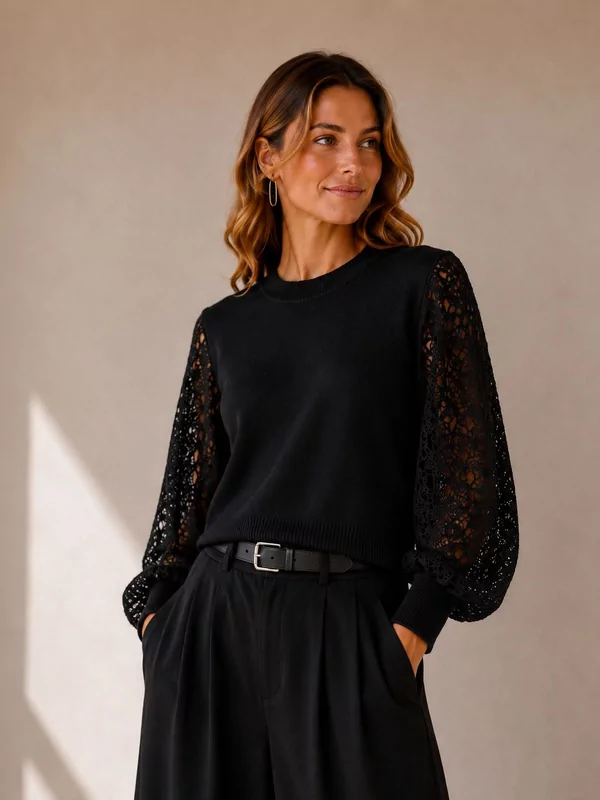 Pull in zwart met kanten mouw