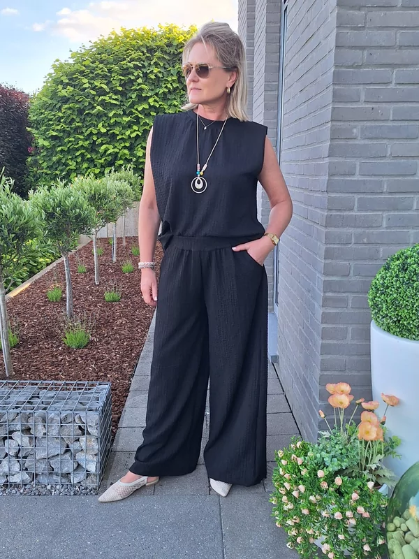 Zwart topje met ketting