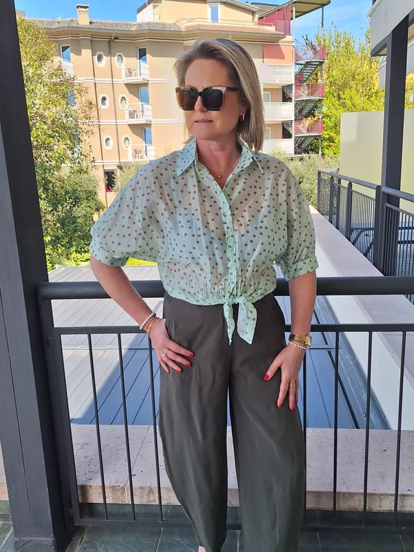 Hemdje in groen met bolletjes 