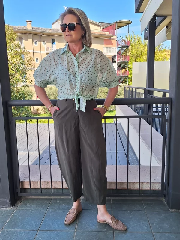 Hemdje in groen met bolletjes 