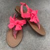 Sandaal in fluo roze