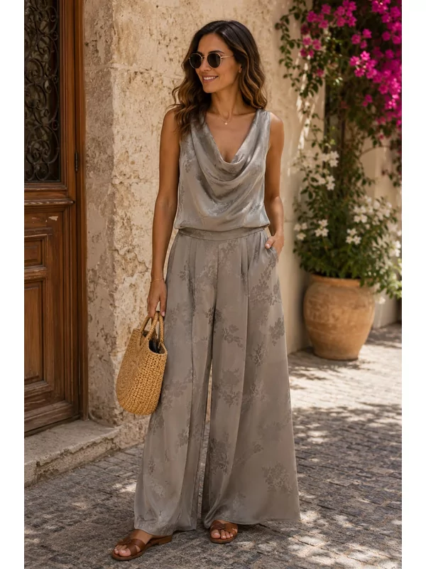 Setje in satijn look printed kleur taupe