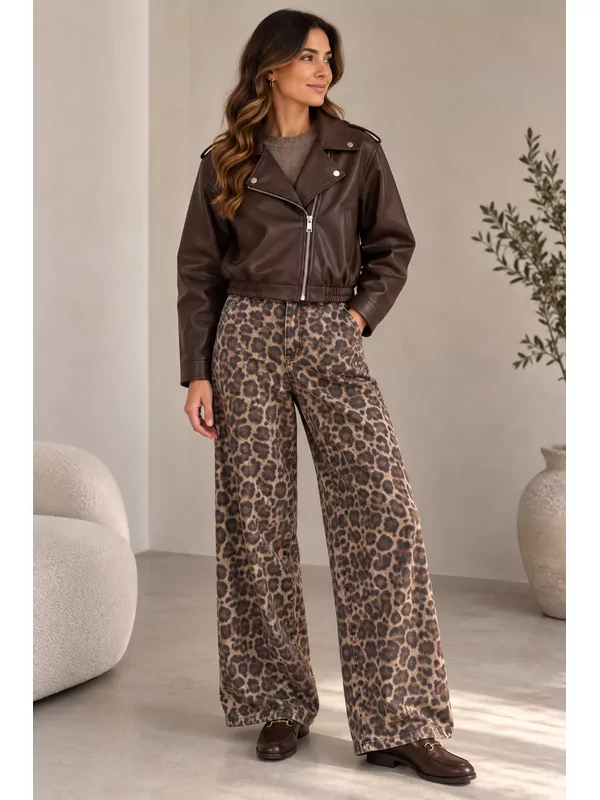 Wide leg jeans in leopard print