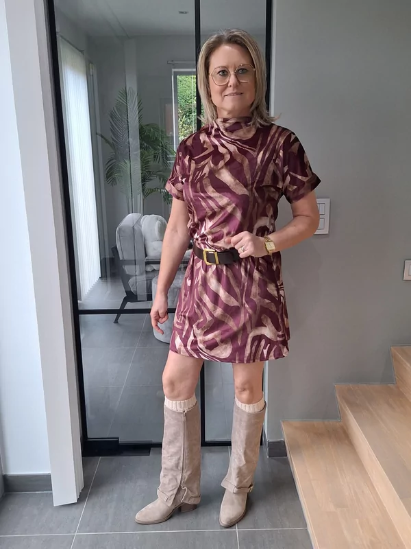 Kleedje met riem in burgundy print