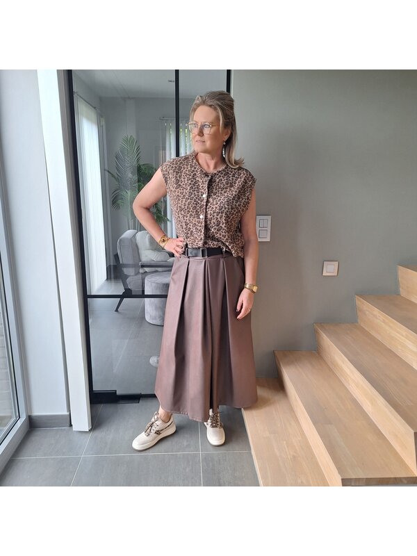 Leder look rok in bruin met elastiek achterkant en gratis riem