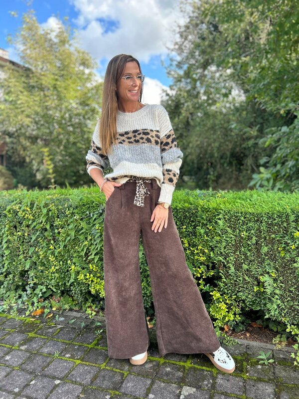 Veloure broek in bruin met leopard riem