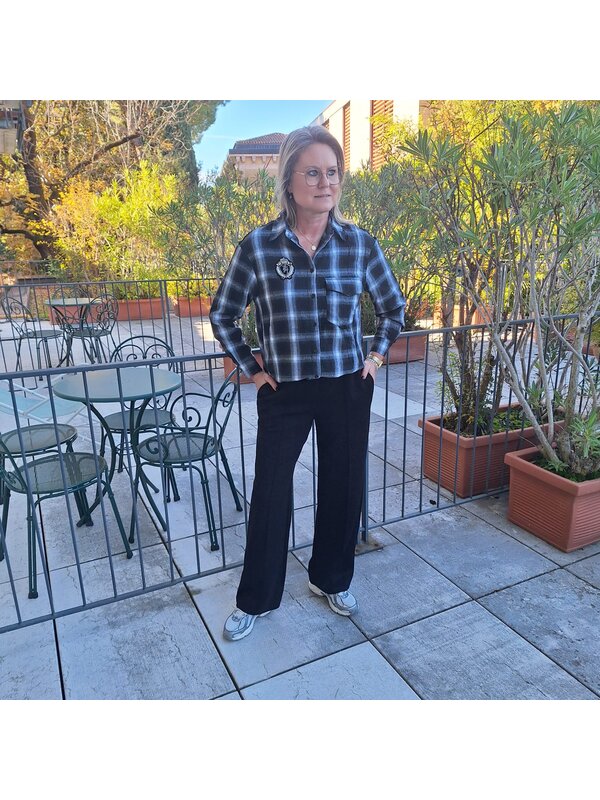 Hemd met kanten afwerking op de rug