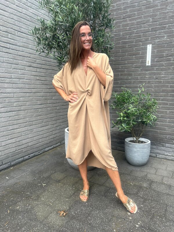 Los lang kleed in camel