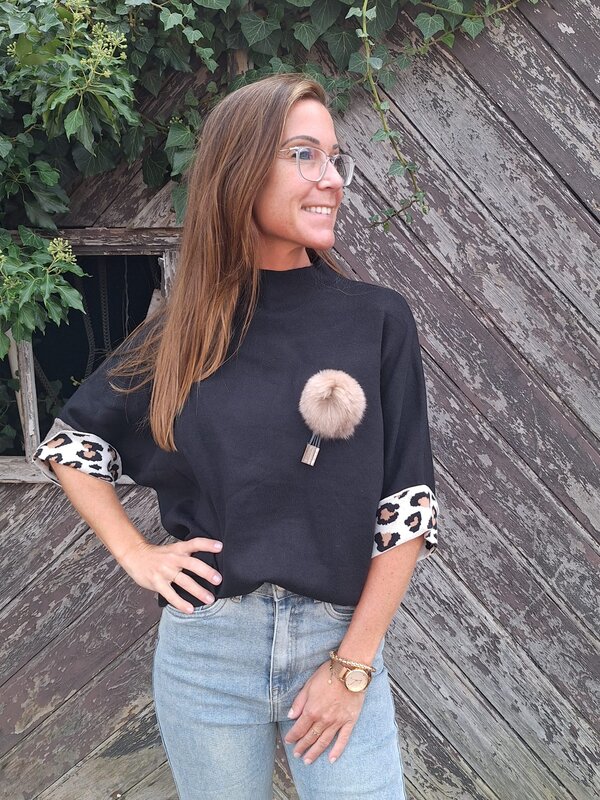 Pull met leopard afwerking in zwart