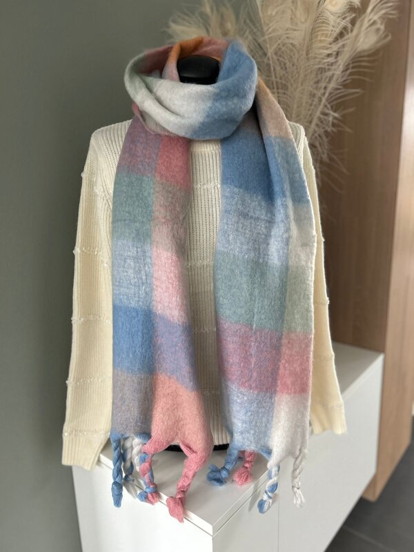 Sjaal in roze licht blauw