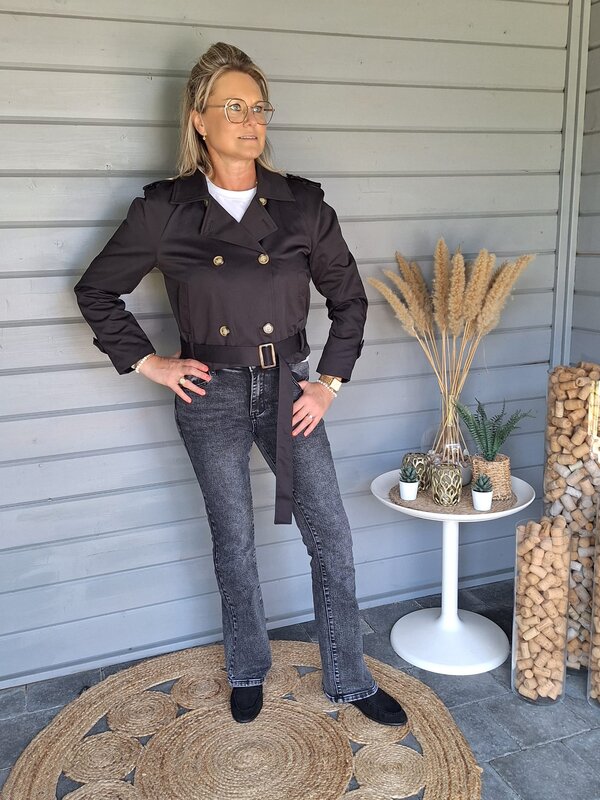 Trench coat in zwart