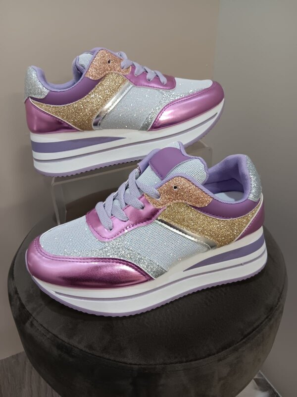 Sneaker in lila