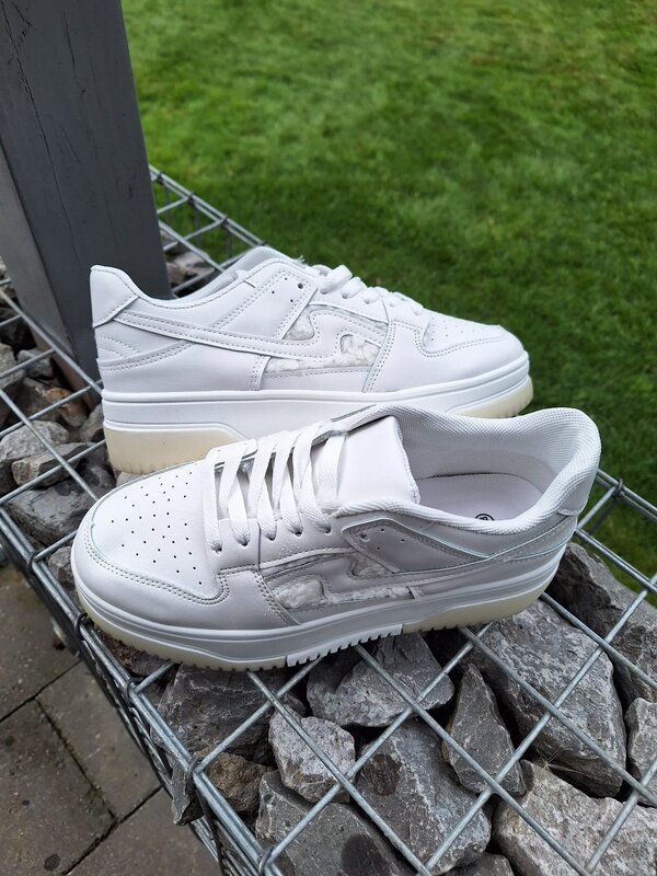 Sneaker in white