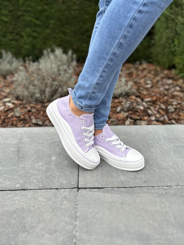 Sneaker in lila wit