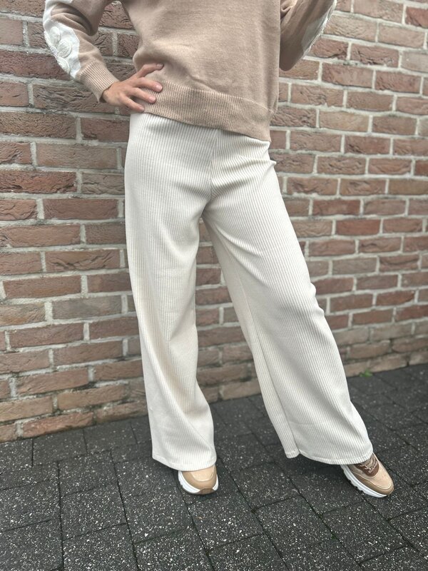 Losse broek in ecru velour met elastiek