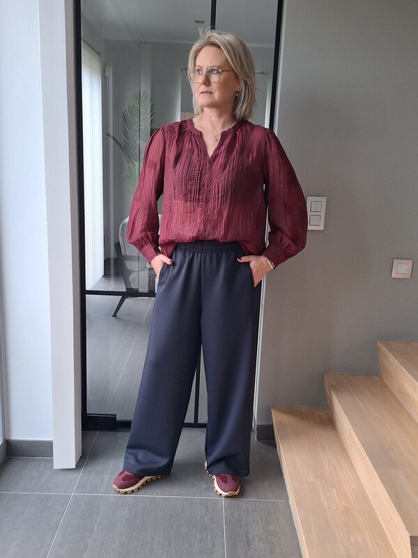 Losse broek in blauw met elastiek bovenkant