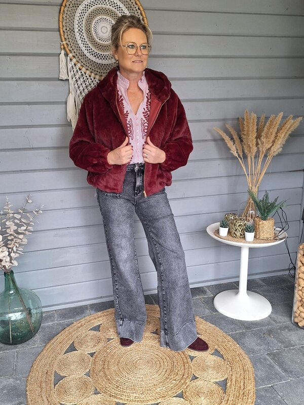 Soft feel jas met kap in burgundy