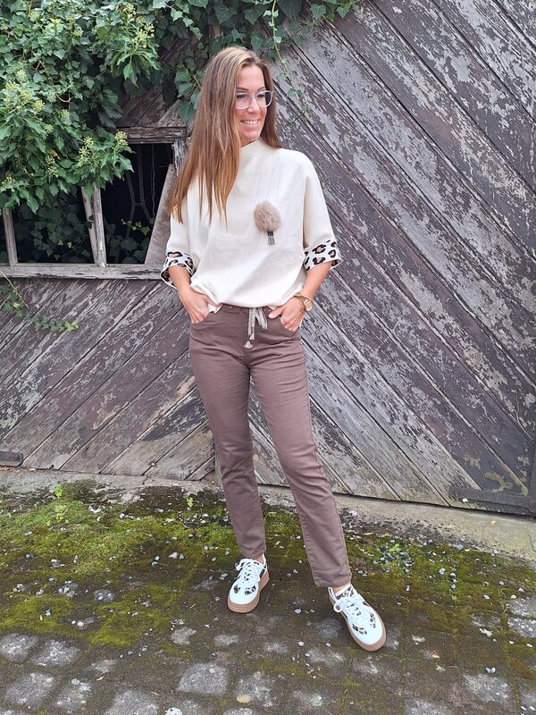 Pull met leopard afwerking in ecru