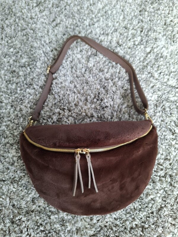 Soft touch cross bag in bruin