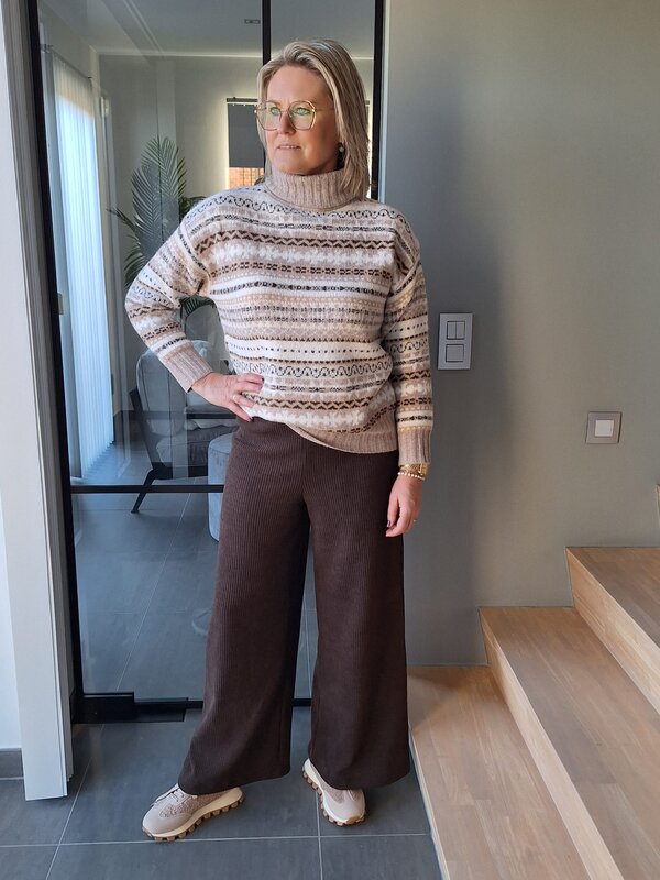 Pull in beige bruine tekening