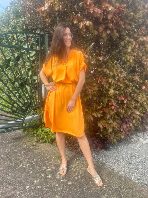Kleed in oranje los of met riem te dragen