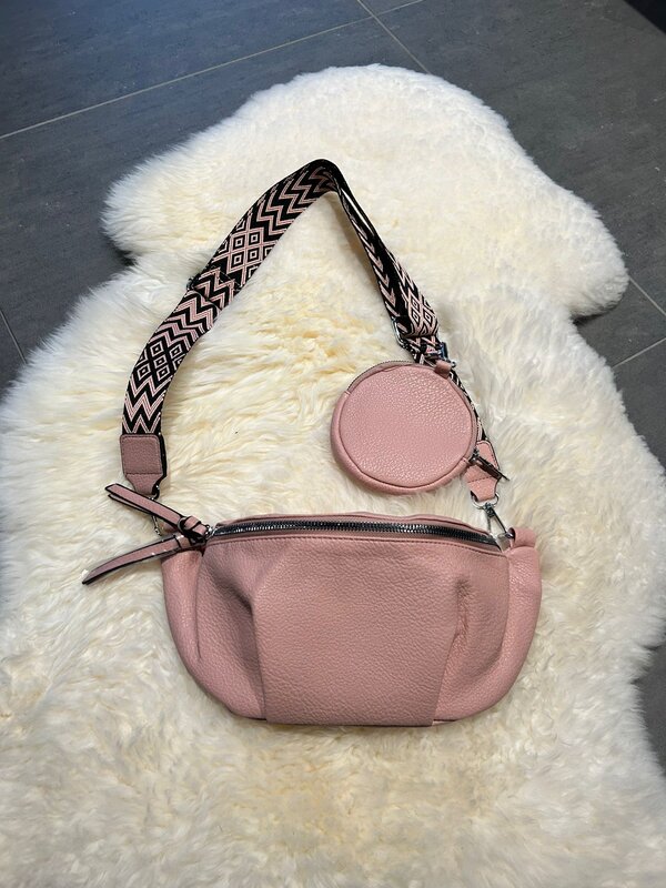 Cross bag met brede riem en ronde wallet in roze