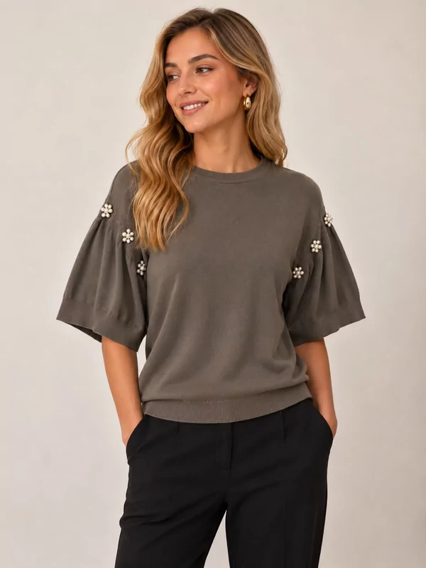 Pull met diamantjes op de mouw in taupe