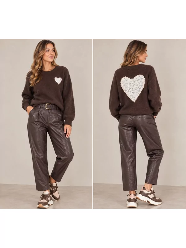 Pull met hartje in bruin