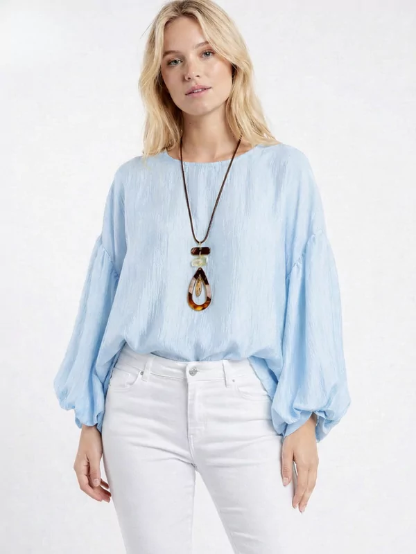 Losse bloes met ketting in blauw