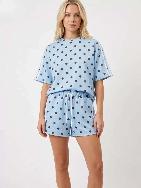 Setje sweater en short in licht blauw