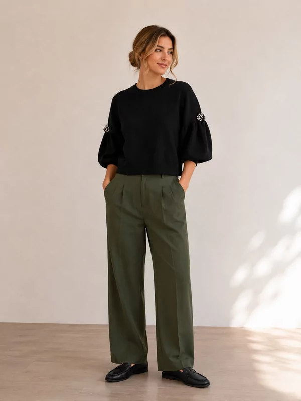 Pull met diamantjes op de mouw in zwart
