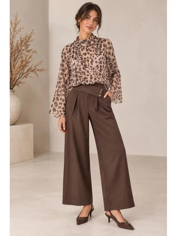 Bruine broek met speciale sluiting
