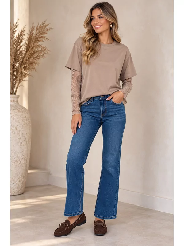 Dunne sweater met kanten mouw in taupe
