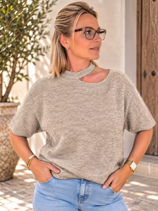 Pull met open schouder in beige