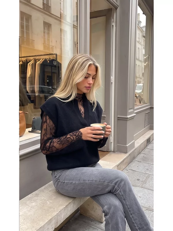 Pull met kanten bloesje onder in zwart 2 in 1
