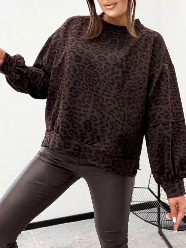 Sweater printed in bruine leopard print