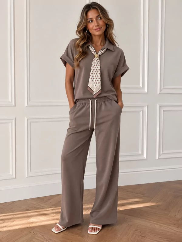 Setje met das broek met elastiek en bloes taupe