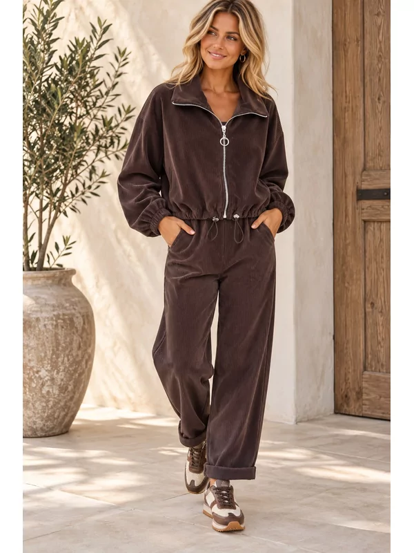 Ribfluweel vest en broek met elastiek in bruin
